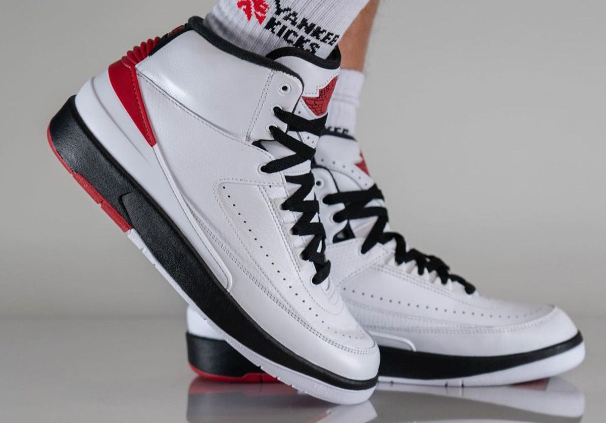 Air Jordan 2 Chicago