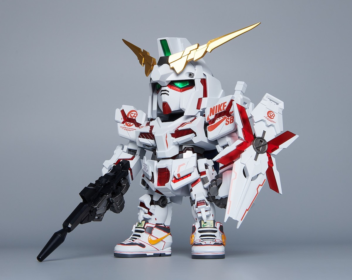 Bandai Nike SB Dunk Gundam Unicorn Figurine Touma